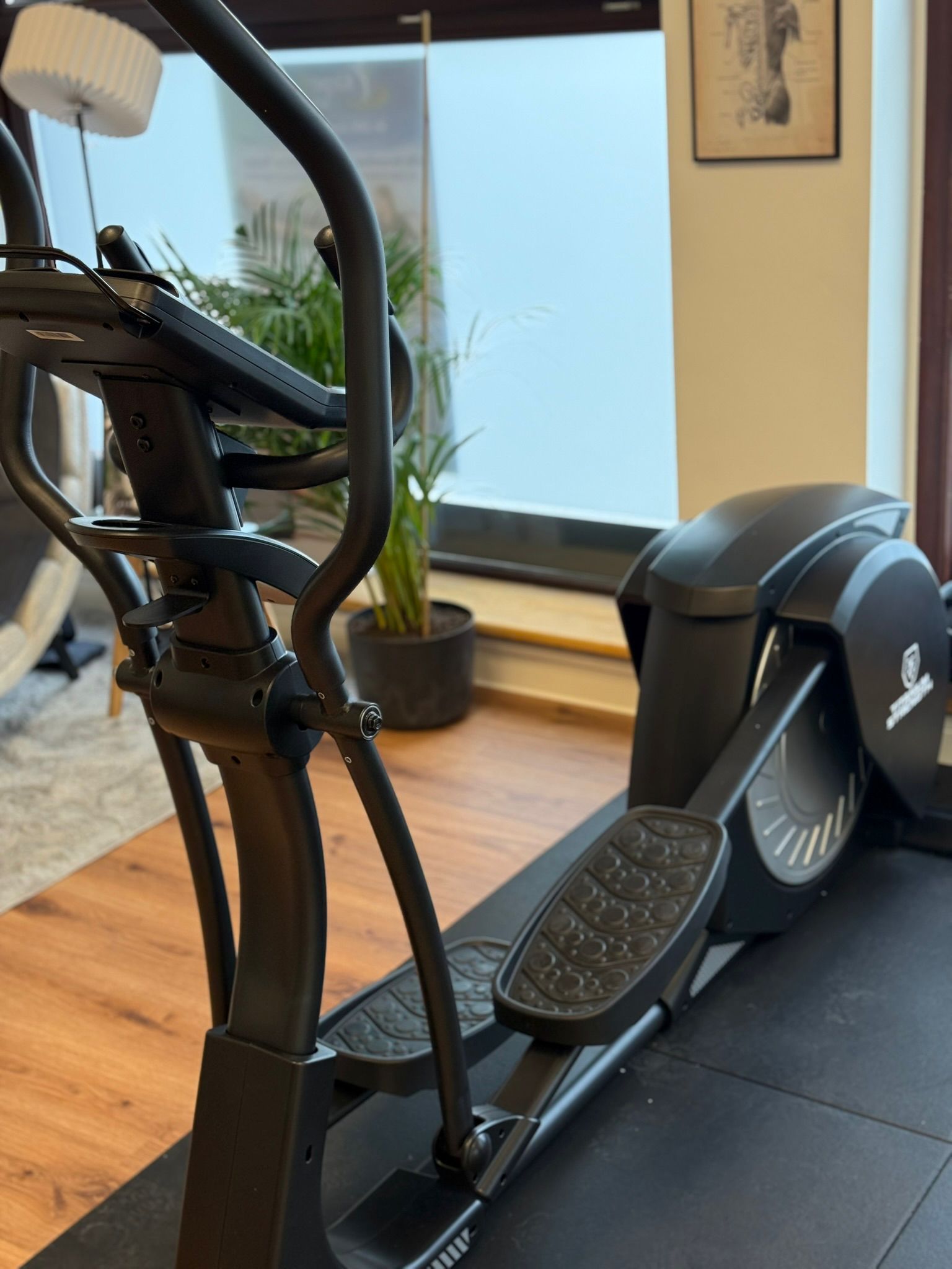 Modernes Trainingsgerät im Gesundheitsstudio Körperformen Schenefeld
